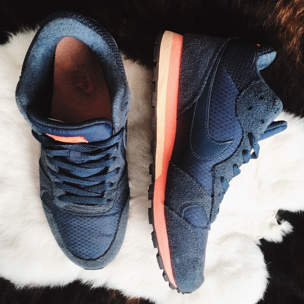 Nike High Top Suede Retro Vintage Sneaker Neon